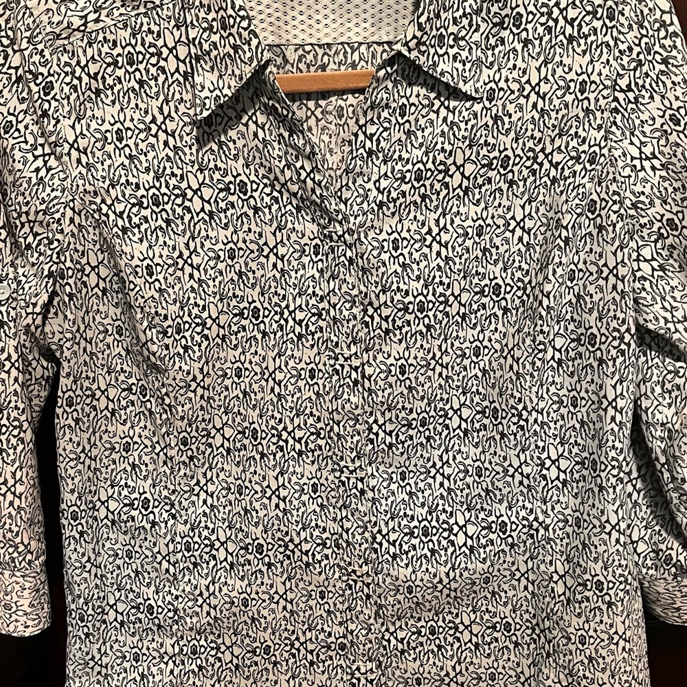 Blue/aqua women’s Royal Robbin’s Patterned snap -Up Shirt. Size 8 Gently used
